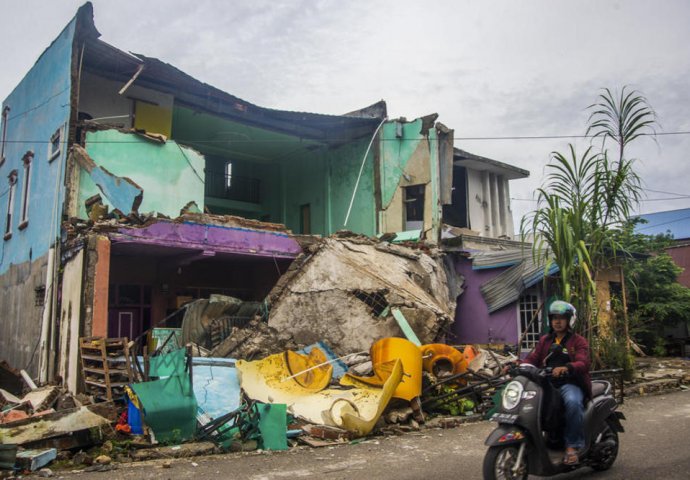 Novi zemljotres jačine 6.2, povrijeđeno preko 800 ljudi: Stigli prvi podaci tragedije u Indoneziji