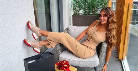ANA KORAĆ ŽIVI LUKSUZNIM ŽIVOTOM, OBJAVILA SLIKU SKUPOG ROLEKS SATA, SVI SE PITAJU SAMO JEDNO: Na njoj samo markirano!