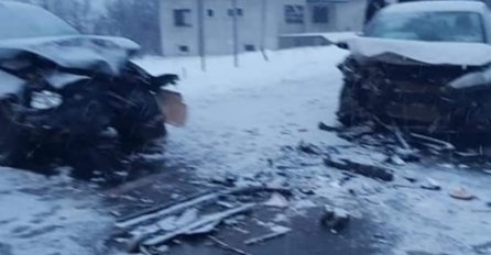 TEŽAK SUDAR, IMA POVRIJEĐENIH: Saobraćaj na ovoj dionici otežan, udes 2 automobila u naselju Pajić Polje na putu prema Bugojnu