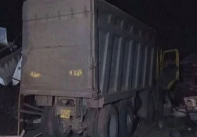 VELIKA TRAGEDIJA: Kamion usmrtio 13 radnika dok su spavali pored puta u Indiji