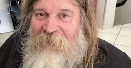 FRIZER OŠIŠAO I OBRIJAO BESKUĆNIKA - OD PRIZORA ĆE VAM OČI STATI: Evo kako sada izgleda ovaj čovjek, VIDEO HIT NA INTERNETU