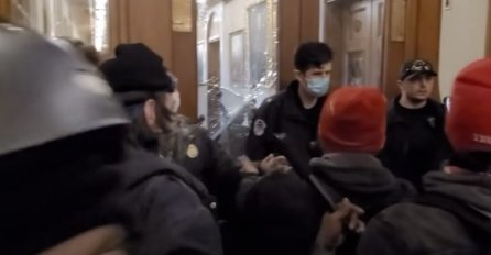 FBI tvrdi kako istražuju navode da je ova žena 6. januara u Kongresu ukrala laptop Nancy Pelosi s namjerom da ga proda "ruskim obavještajnim službama"