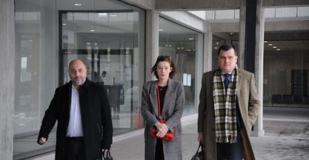 GLUMICA MILENA RADULOVIĆ STIGLA U TUŽILAŠTVO: U Palatu pravde ušla u pratnji dvojice advokata