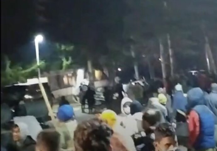 Nezapamćeni sukobi migranata i policije sinoć u Blažuju, poznat razlog sukoba
