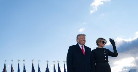 CIJELI SVIJET GLEDAO U DONALDA I MELANIJU TRAMP: Promakla im je BITNA stvar! Malog Barona niko nije vidio ni na jednoj fotografiji!