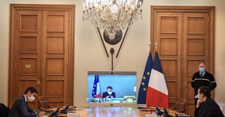 Francuska poručuje svojim građanima: Maske od tkanine nisu dovoljne za zaštitu od COVID-a