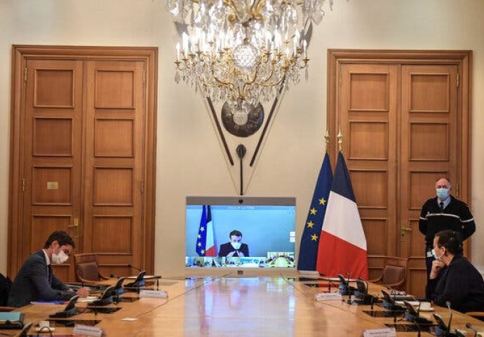 Francuska poručuje svojim građanima: Maske od tkanine nisu dovoljne za zaštitu od COVID-a
