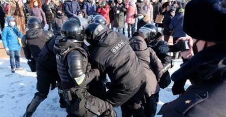 Širom Rusije protesti podrške Navaljnom,POLICIJA PRIVELA NAJMANJE 100 LJUDI
