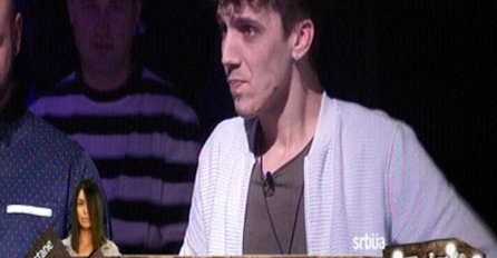 BIVŠI ZADRUGAR SVIRAO NA ULICI, EVO KAKO IZGLEDA: Ovako je zarađivao za život (FOTO)