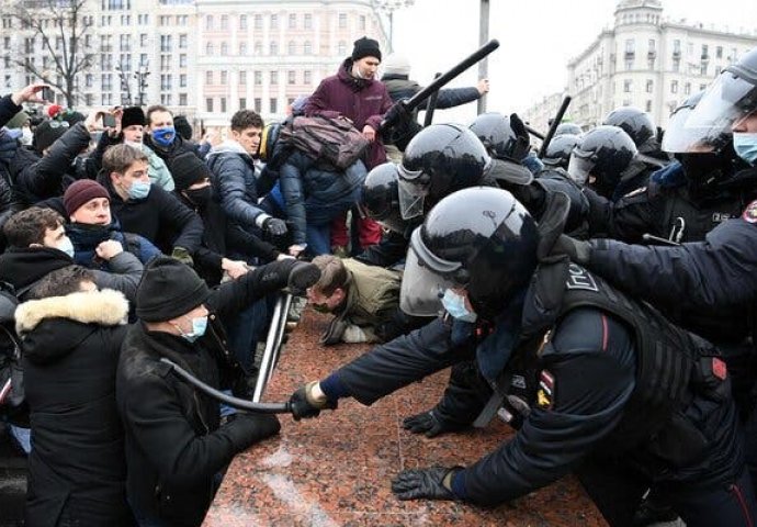 State Department OŠTRO OSUĐUJE hapšenja ruskih demonstranata!