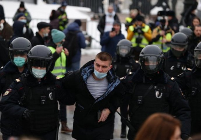 U protestima širom Rusije više od 2,700 osoba privedeno!