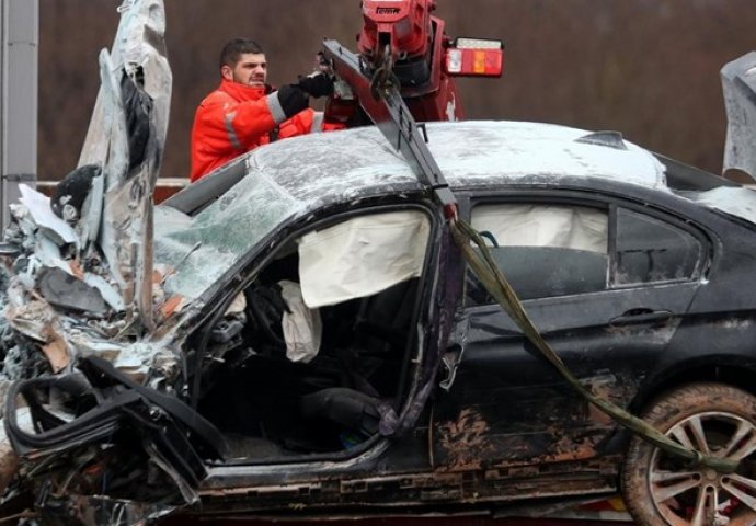 Detalji strašne nesreće na autoputu: Mladić je BMW-om udario u rub ceste i izgubio kontrolu