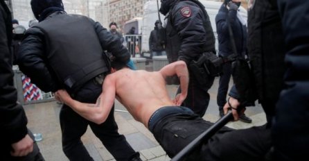 Masovni protesti u Rusiji nastavili su se do kasno u noć: Uhapšeno više od 3500 osoba, među njima i maloljetnici