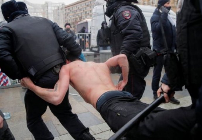 Masovni protesti u Rusiji nastavili su se do kasno u noć: Uhapšeno više od 3500 osoba, među njima i maloljetnici