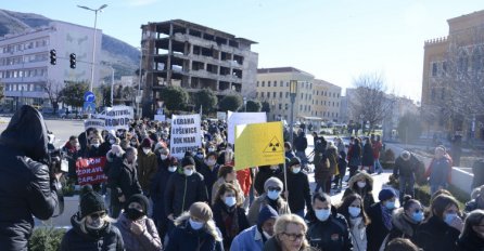 Pod sloganom "Svi pred Vladu" medicinari u HNK danas ponovo na ulici