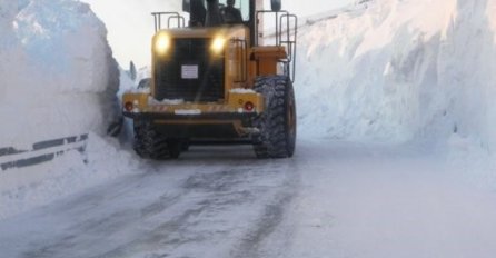 Zbog snijega u Bosanskom Grahovu proglašena elementarna nepogodna