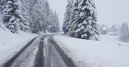 Jak vjetar stvorio velike probleme: Proglašena vanredna situacija zbog snježnih nanosa