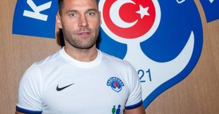 DUŠKO POTPISAO UGOVOR I PRESELIO SE U TURSKU, ODMAH SE OGLASILA JELENA KARLEUŠA: Evo šta mu je javno poručila! 