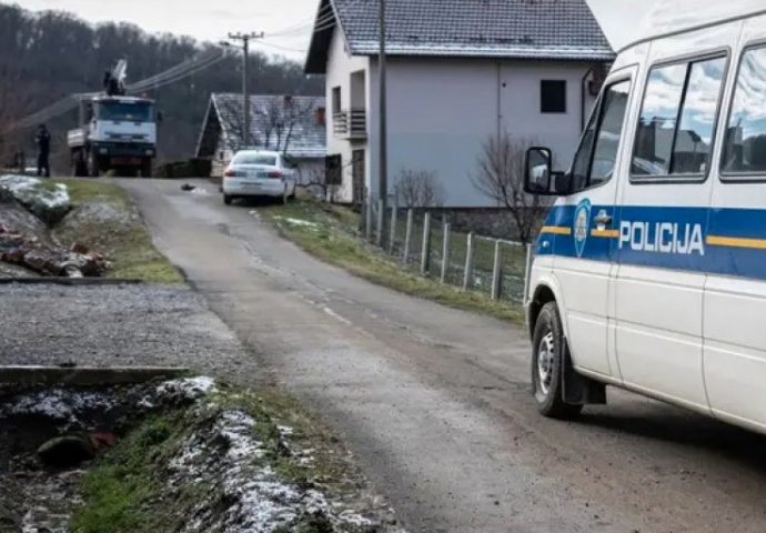 OGLASIO SE RADNIK koji je došao da isključi struju: Pokucali smo mu na vrata kuće, REKAO NAM JE DA SE TORNJAMO, A ONDA JE BACIO BOMBU