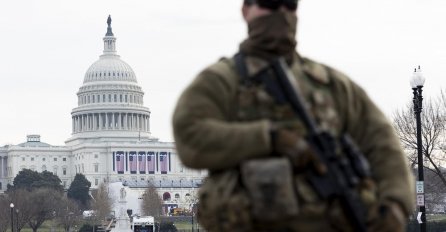 DRAMA U VAŠINGTONU: Naoružan muškarac uhapšen kod Kapitola sa pištoljem i 20 metaka!