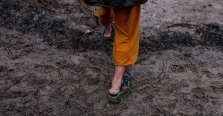 TEŠKI USLOVI ŽIVOTA: Požar u barakama sa migrantima, mnogi bili zaraženi koronom