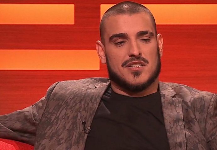 DARKO LAZIĆ OBJAVIO SNIMAK PROVODA SA POKOJNIM OCEM - KITE GA NOVČANICAMA, PJEVAJU I VESELE SE: Srce da pukne