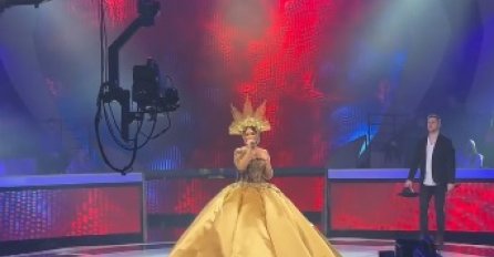 IZAŠLA NA SCENU ZVEZDA GRANDA U ČAROBNOJ HALJINI, a kad je zapjevala SVIMA SE VILICE OBJESILE DO PODA: Evo ko je ova takmičarka, KARLEUŠIN KOMENTAR ĆE DUGO PAMTITI (FOTO)