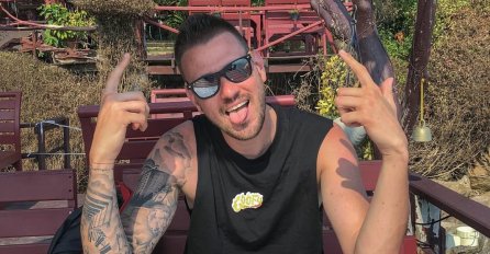 “PONOSAM SAM NA SEBE” Poznati pjevač otkrio koliko je koštao njegov prvi nastup  (FOTO)