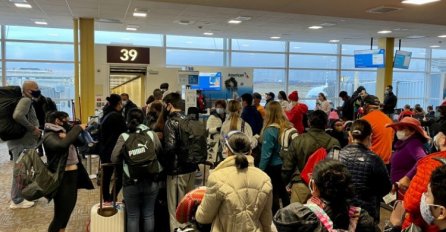 U SAD-u od ponedjeljka obavezne zaštitne maske u avionima i javnom prijevozu