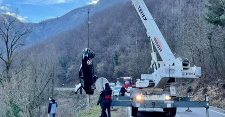 Škodom sletio u jezero: Banjalučki ronioci izvukli automobil POGLEDAJTE AKCIJU IZVLAČENJA