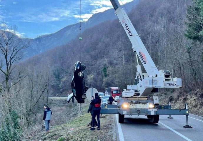 Škodom sletio u jezero: Banjalučki ronioci izvukli automobil POGLEDAJTE AKCIJU IZVLAČENJA