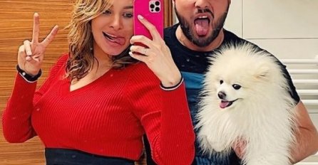 LUNA I MARKO NA KLUPI U PARKU, USLIKANI KAKO SE MAZE - KAO DA IH NIKO NE GLEDA: Evo ko je bio s njima, NISU SAMI