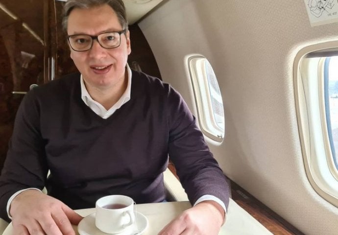 Vučić otputovao u Pariz, očekuju ga razgovori sa Makronom