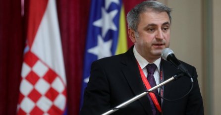 Oglasio se hrvatski ambasador u BiH: Policija će pronaći ko je potrgao zastavu EU sa zgrade naše ambasade u Sarajevu