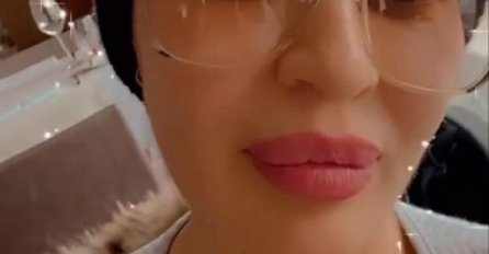 VIDITE LI NEŠTO ČUDNO NA CECINOJ SLICI? SVI GLEDAJU U 1 DETALJ: Sumnjamo da ćete primijetiti