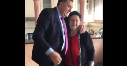 Kćerka Gorica objavila video: Milorad Dodik pjeva sa svojom majkom u porodičnoj kući (VIDEO)
