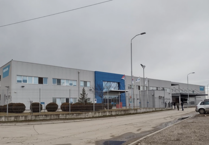 188 radnika SMS-om dobilo otkaz: "POŠTOVANI, OBAVJEŠTAVAMO VAS..." Radnici "Jurine" fabrike u šoku