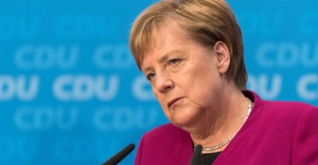 ISPRAVAK VIJESTI: Niti je Angela Merkel “02.02. 2021. napustila mjesto vodstva stranke”, niti su joj građani aplaudirali