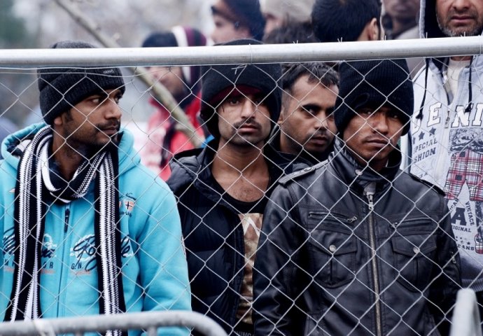 KARTICE ZA HILJADU LJUDI: Počinje evidentiranje migranata u kampu "Lipa"