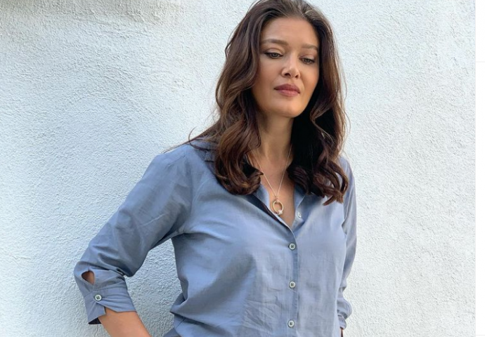 NAJLJEPŠA TURSKA GLUMICA OBJAVILA SLIKU SA SINOM, mnogi u nevjerici: Zove se Osman, EVO KOLIKO ON IMA GODINA!