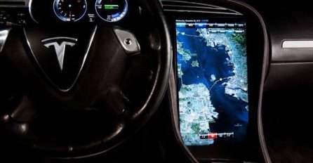 Tesla je izdao dobrovoljni opoziv više od 100.000 automobila zbog neispravnog ekrana osjetljivog na dodir!