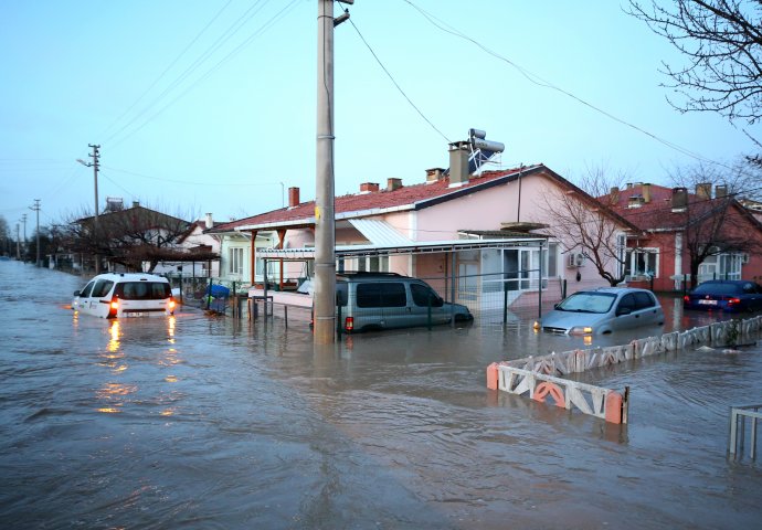 Velike poplave u Turskoj: Poginula jedna osoba, jedno nestalo