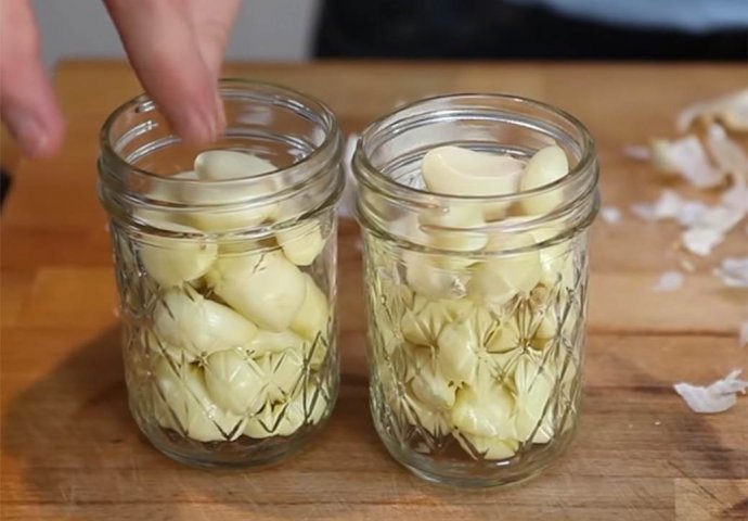 ŠTA SE DEŠAVA U TIJELU AKO SVAKOG DANA JEDETE BIJELI LUK? Ruski nutricionista otkrio šta "liječi", 1 stvar će vas iznenaditi