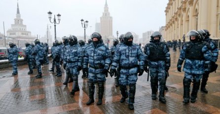 Ruska policija nasilno suzbila MIRNE PROTESTE zbog Navaljnijeve zatvorske kazne!