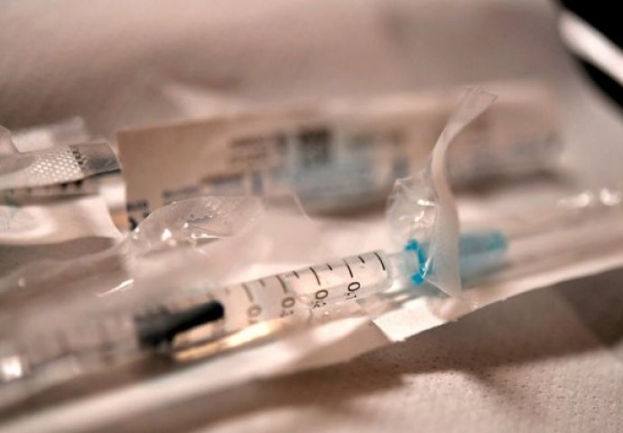 Uprkos političkoj situaciji, Francuska je kazala da je spremna za saradnju sa ruskom vakcinom!