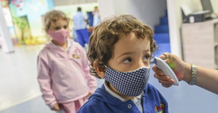 Koje simptome koronavirusa imaju djeca koja se zaraze?