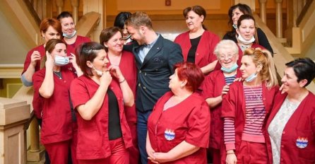 Stanivuković se uslikao sa čistačicama, pa objavio lijepe vijesti:  Dogovorili smo da zajedno pokrenemo akciju sređivanja Gradske uprave