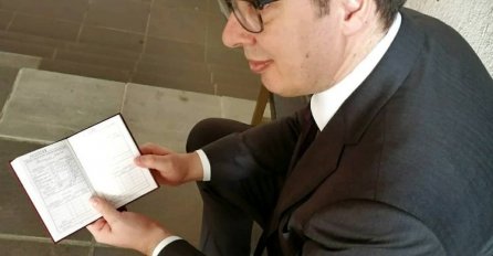 VUČIĆ POLOŽIO PRVI ISPIT : Odmah uslikao indeks i pokazao, SVI GLEDAJU KOJU OCJENU JE DOBIO