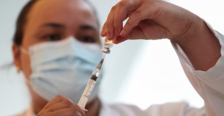 Pušači bi se trebali cijepiti protiv covida-19 prije ostalih građana