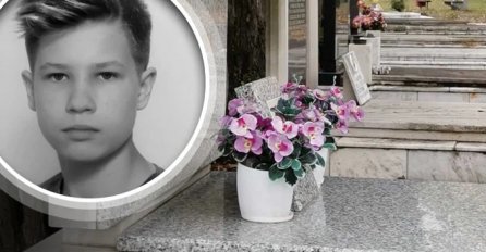 POTRESNE SCENE NA GROBLJU U PANČEVU! Majka nastradalog Dragana (15) očajna stoji pored njegovog kovčega: 'UMJESTO SVADBU, ORGANIZUJEM MU SAHRANU!'
